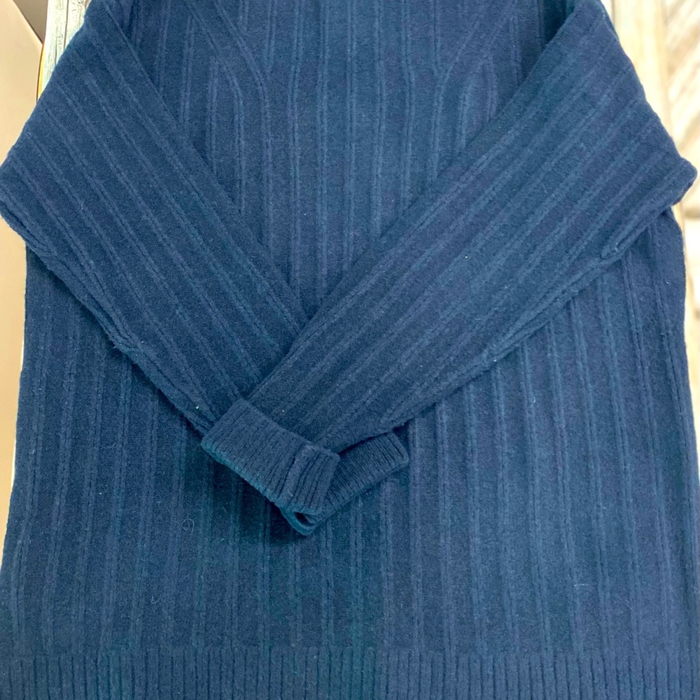 Lululemon sweater size 8